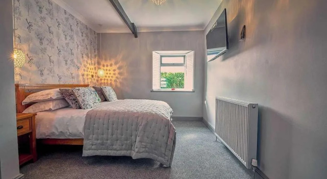 Host Stay Bluebell Cottage