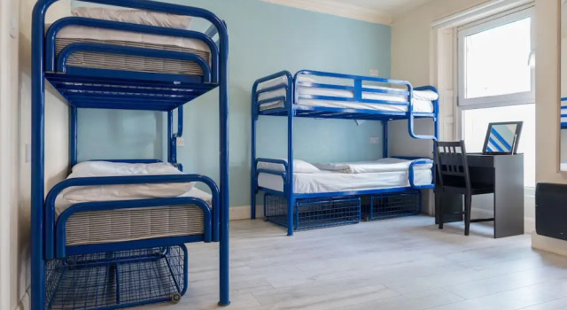Кровать в общем номере (женский номер) The Times Hostel - College Street