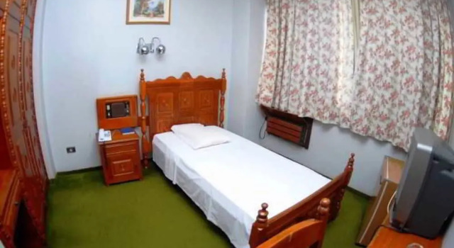 Hostel Estoril Foz, Забронировать Хостел Хостелы Фос-ду-Игуасу, рядом с Bosque Guarani Zoo, Хостел