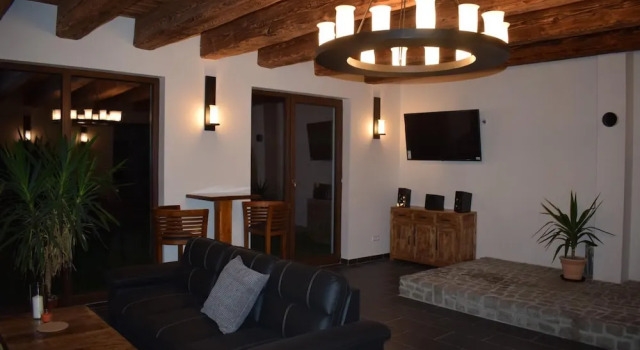 Lesany Sljk425 in Le any, Prenota Hotel Lešany Srednecheshsky Krai