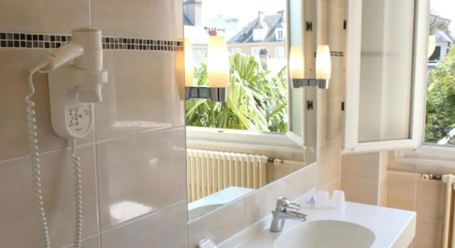 Четырёхместный номер Superior Best Western de Diane