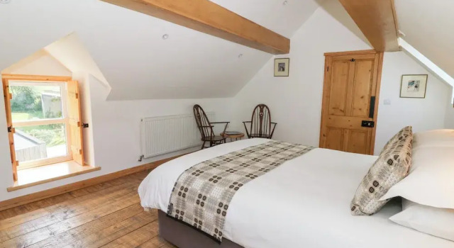 Glanduad Fawr, Book Hotel Eglwyswrw Pembrokeshire