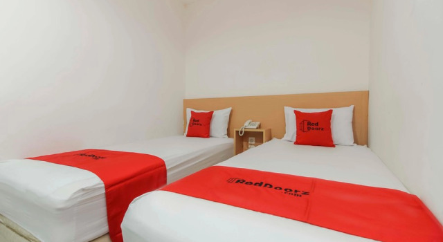 Standard double chambre RedDoorz Plus near Galaxy Bekasi