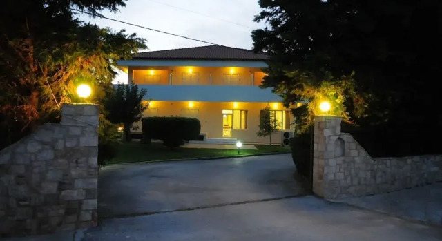 Hotel Pantheon, Забронировать Отель Маркопулон Месойеас 