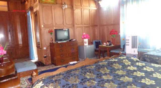 Alif Laila Group of Houseboats, Забронировать Отель Сринагар Jammu & Kashmir Ski