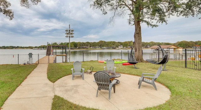 Коттедж Private Dock & Yard! Modern Getaway in Mabank