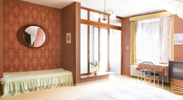 Hotel Sedmikráska, Book Hotel Tehovec 