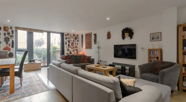 Modern 3 Bedroom Duplex Apartment in Stepney