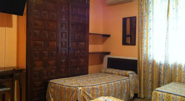 Трёхместный номер Standard Hostal Paracuellos