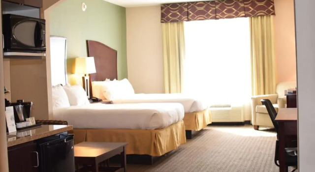 Двухместный номер Standard Holiday Inn Express Pratt by IHG