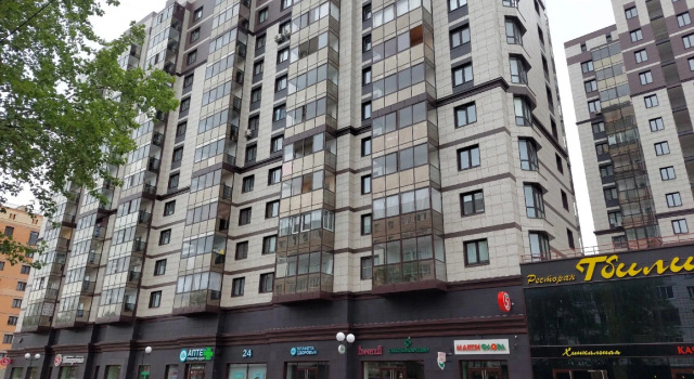 Apartments on Karl Marx street 183, Rezerwuj Apartament Hotele w Republika Komi z parkingiem, Parking