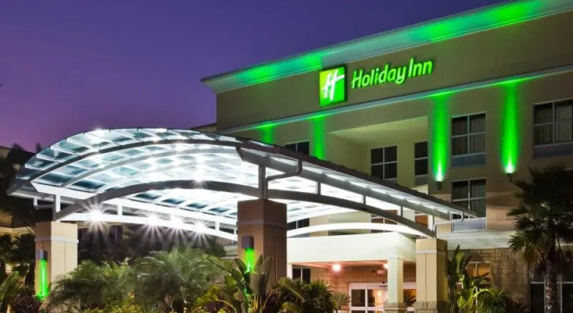 Четырёхместный номер Standard Holiday Inn Daytona Beach LPGA