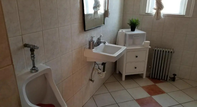 Кровать в общем номере Hamtramck Hostel