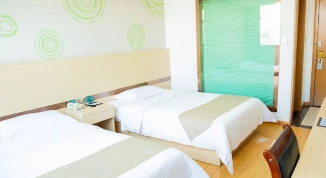 Семейный номер Standard GreenTree Inn Shanghai Pudong Shenmei East Express Hotel