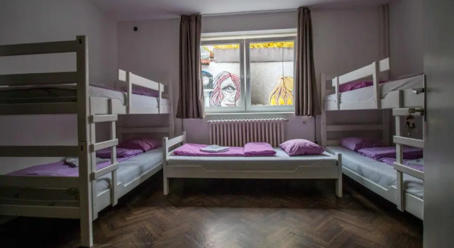 Кровать в общем номере Hostel Fair and Square