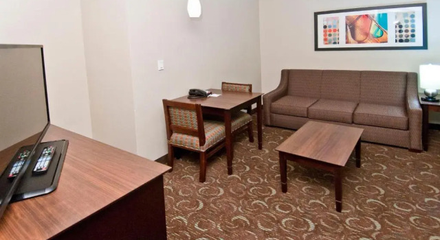 Номер Для людей с ограниченными возможностями Standard Holiday Inn Express & Suites San Antonio Frost Bank Center by IHG
