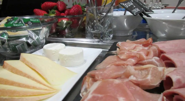 Семейный номер Standard Hotel De Paris Jaligny