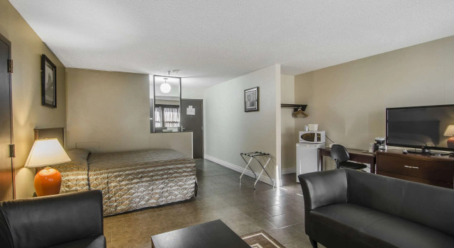 Dvoulůžkový s manželskou postelí Apartmá Econo Lodge Lloydminster