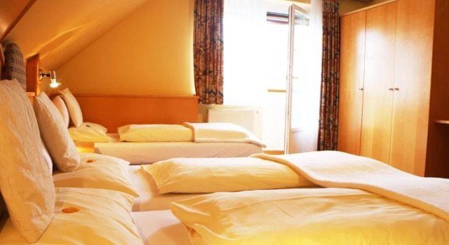 Hotel Garni Thermenoase, Varaa Hotelli Hotellit East Styria uima-altaalla, Uima-allas