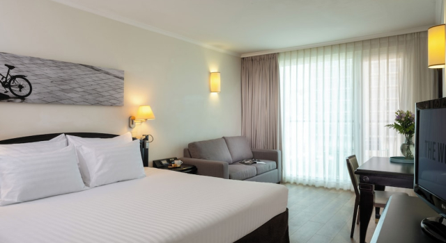 Standard Mid Floor Double room with sea view Crowne Plaza Tel Aviv Beach, an IHG Hotel