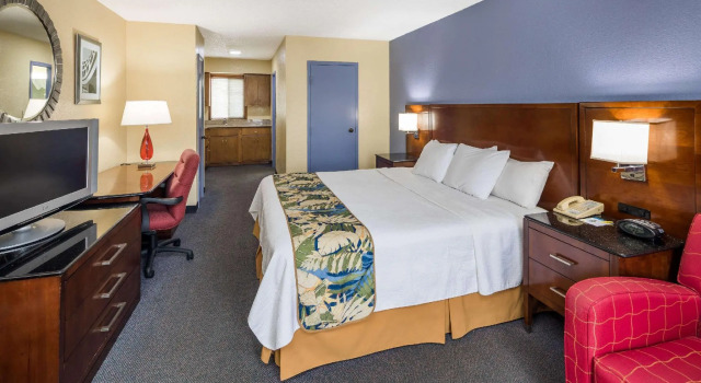 Двухместный номер Deluxe Days Inn by Wyndham Walterboro