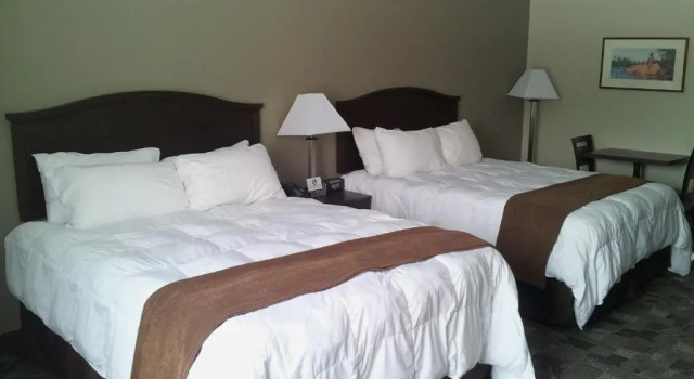 Четырёхместный номер Standard Midland Inn & Suites