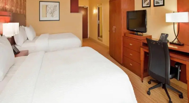Четырёхместный номер Standard Courtyard by Marriott Pittsburgh North/Cranberry Woods