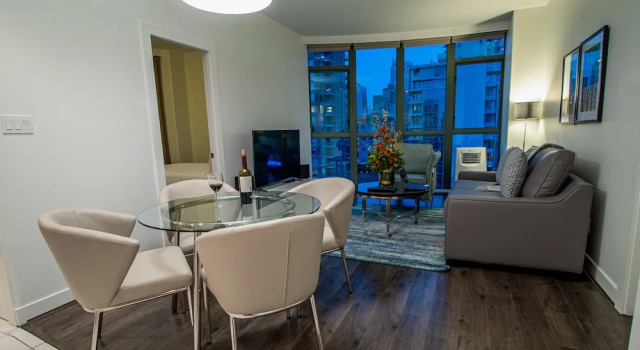 Executive Extended Stay, Забронировать Отель Отели Ванкувера с парковкой, рядом с Торговый центр Остров Гранвиль, Парковка