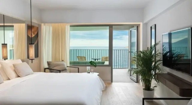 Полулюкс с видом на бассейн NIKO Seaside Resort MGallery