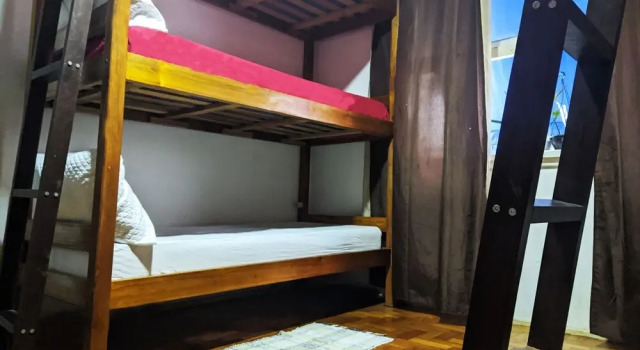 Кровать в общем номере Babilonia Rio Hostel