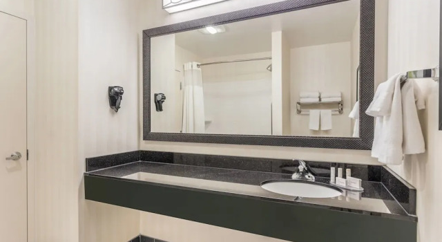 Двухместный номер Standard Fairfield Inn and Suites by Marriott Madison East