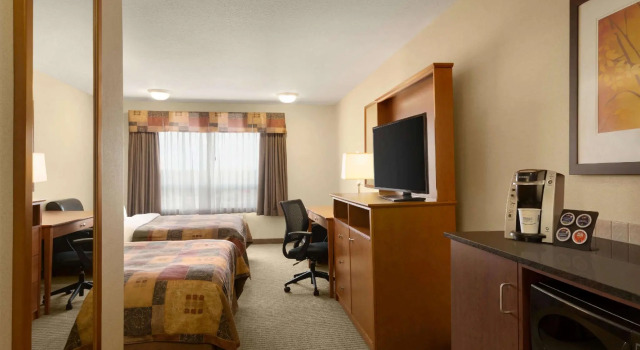 Четырёхместный номер Standard Ramada by Wyndham Drayton Valley