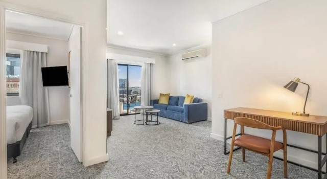 Номер Premier c 1 комнатой с балконом Adina Apartment Hotel Perth Barrack Plaza