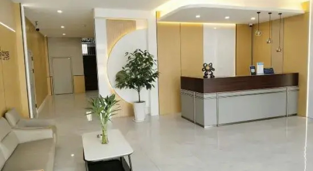 Home Inn Huayi Select Hotel ( Hongye Persimmon Rock Ceramics and Porcelain Grand View Garden Store