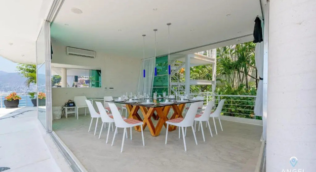 Opulent Casa Utopia with 290 degrees Jaw-Dropping Ocean Views