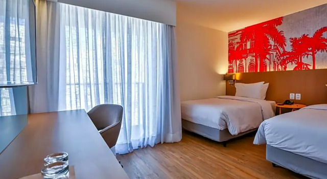 Двухместный номер Standard с балконом Radisson RED Campinas