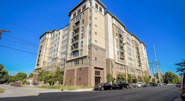 FRONTDESK The Marshall Campus Apts Louisville, Забронировать Отель Луисвилл Louisville Metropolitan Area, рядом с Ипподром