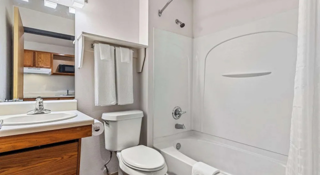 Четырёхместный номер Standard WoodSpring Suites Tulsa