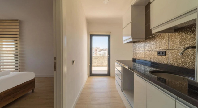 Lovely Duplex Flat Near Beach in Muratpasa, Забронировать Отель Отели провинции Антальи с парковкой, Парковка