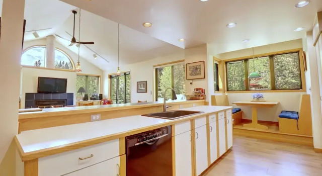 Коттедж 195 Summerwood 3 Bedroom Home by RedAwning