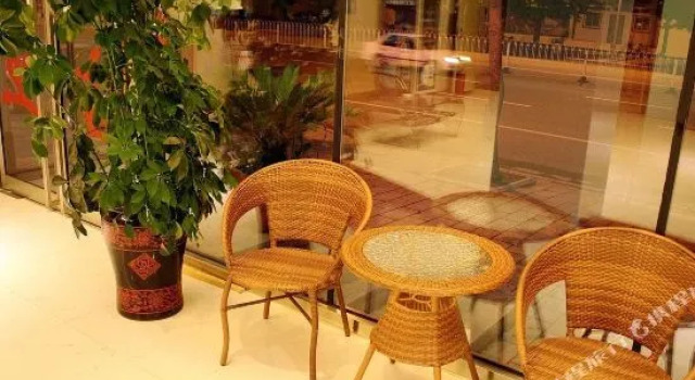 Hongyuan Business Hotel