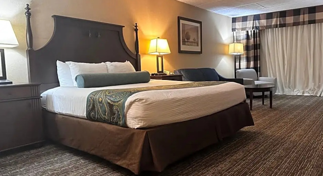 Двухместный номер Standard с балконом Red Lion Hotel Harrisburg Hershey