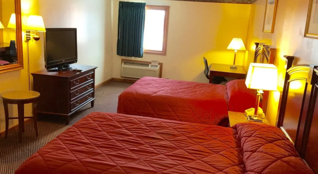 Четырёхместный номер Standard Executive Inn and Suites