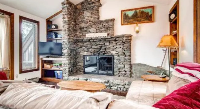 Cedar Rock Chalet, Varaa Mökki Randolph Vermont
