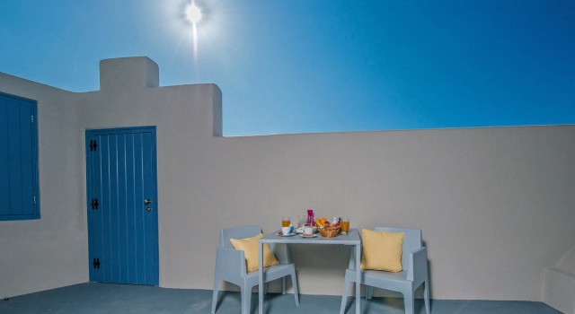 Luna Santorini Suites