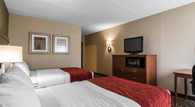 Четырёхместный номер Standard Clarion Inn & Suites Cortland - University Area