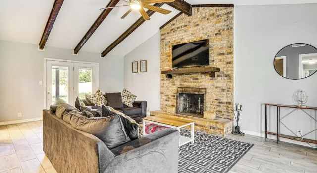 Коттедж Home w/ Game Room & Pool: Wichita Falls Retreat