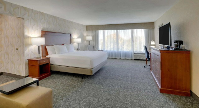 Номер Standard Drury Inn & Suites Charlotte University Place