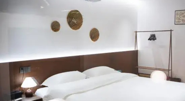 Кровать в общем номере Taoran Guanlan Homestay (Fuguo Street)