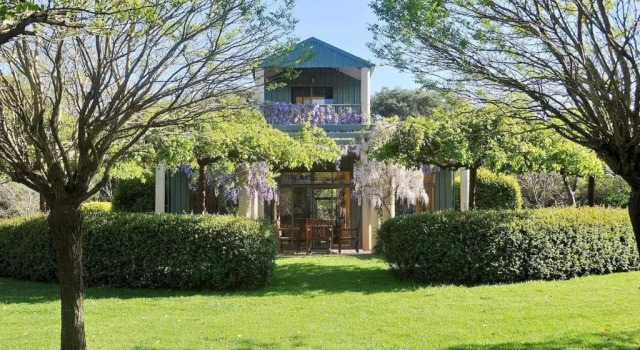Коттедж с 4 комнатами Tree Elle Retreat